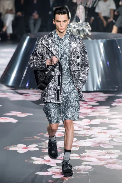 Look 17